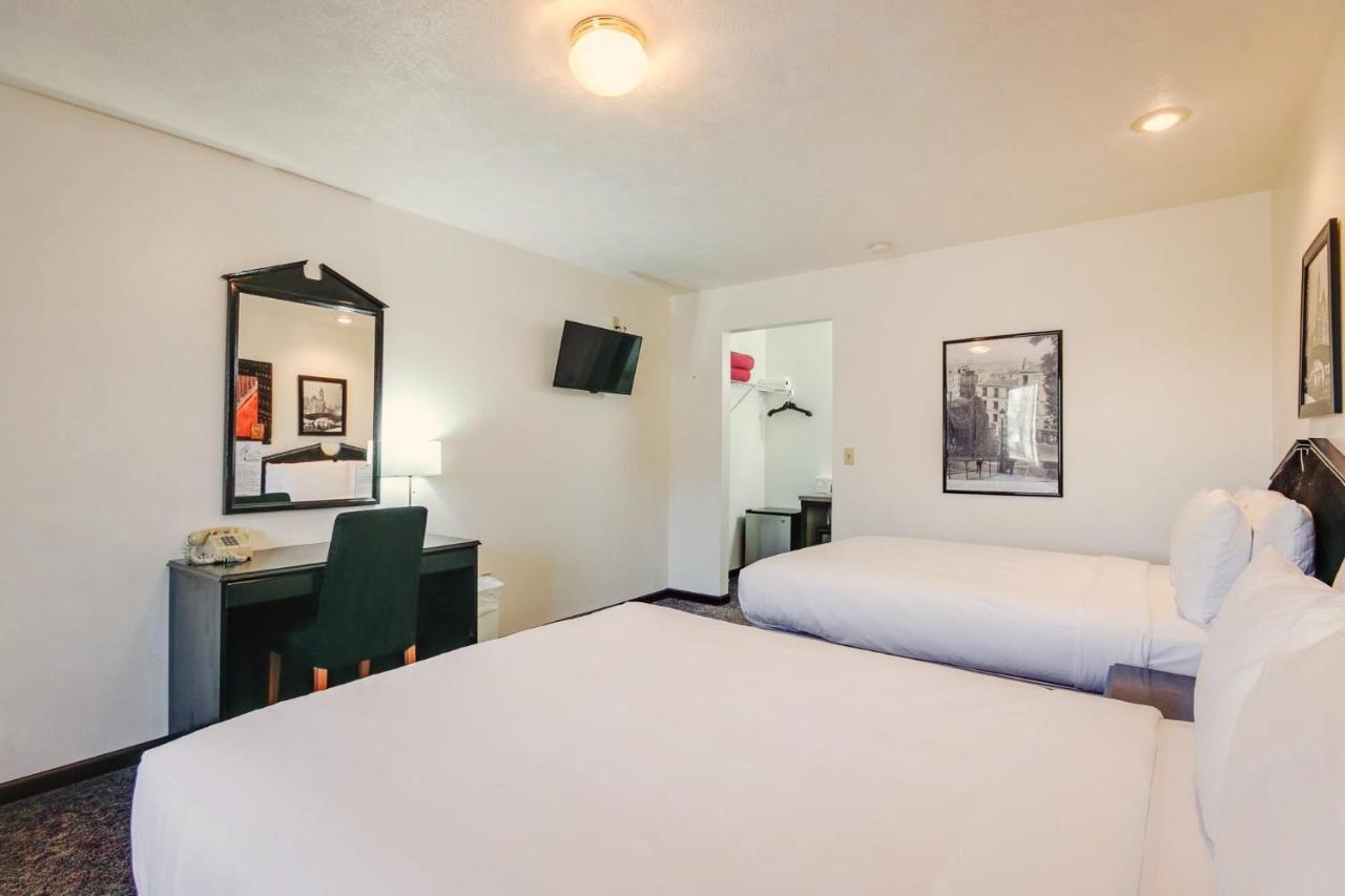 Simmer Motel Wamego Luaran gambar