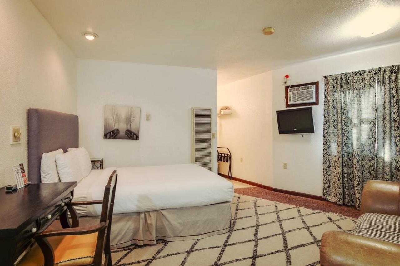 Simmer Motel Wamego Luaran gambar