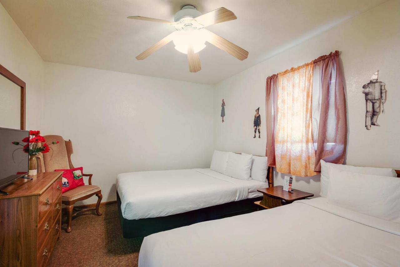 Simmer Motel Wamego Luaran gambar